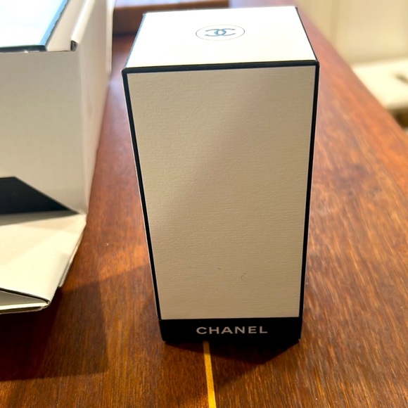 Chanel Perfume Packaging 9 x 9 inches - Picture 9 of 11
